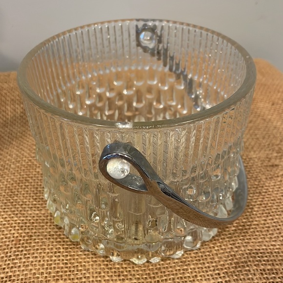 Antique teardrop pattern glass mini ice bucket with silver handle - Picture 2 of 2